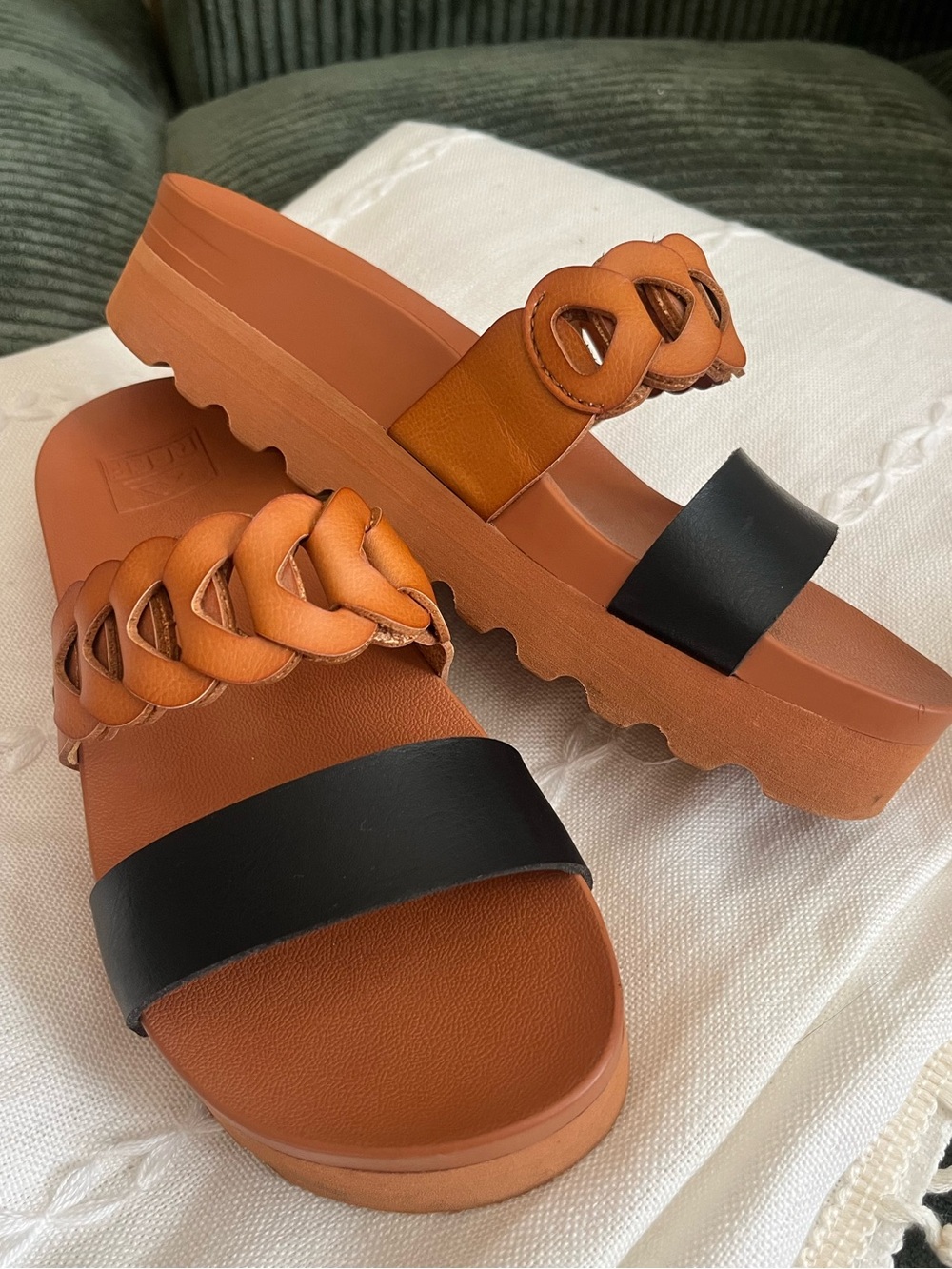 Reef Women's Tan and Black Braided Slide Sandals
